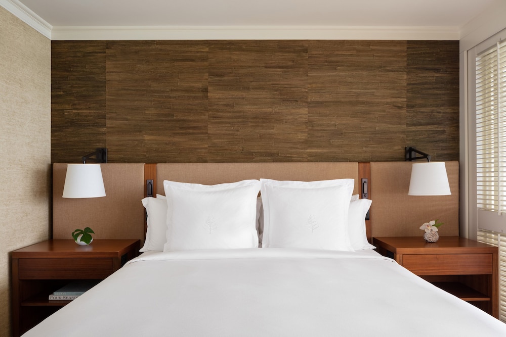 Four Seasons Resort Oahu at Ko Olina — Hotel rooms in Waianae, Hawaii