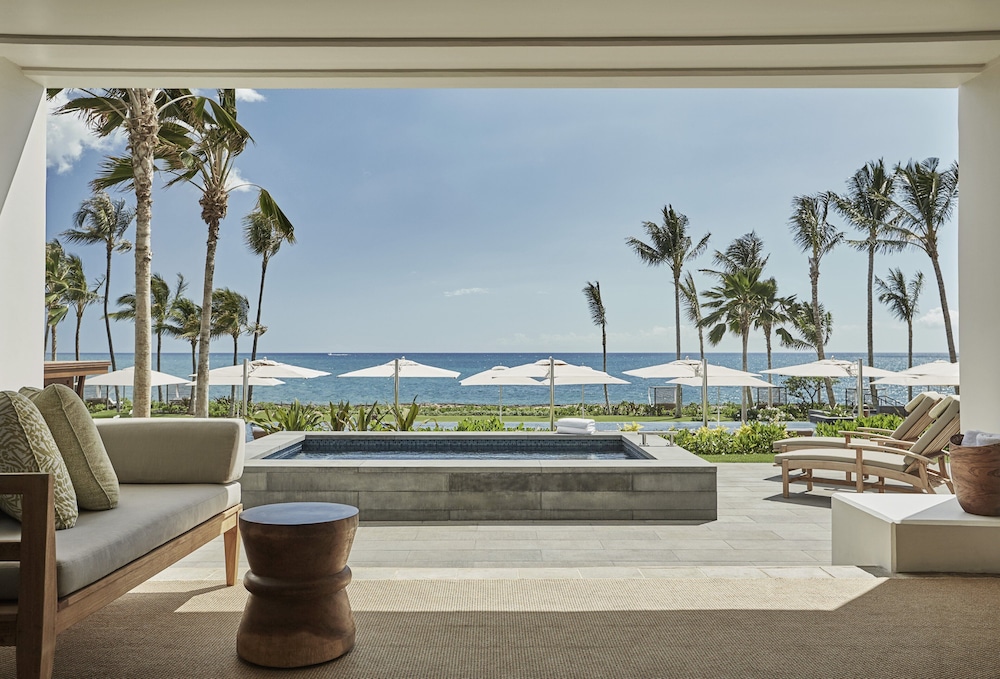 Four Seasons Resort Oahu at Ko Olina — Swimming pool in Waianae, Hawaii