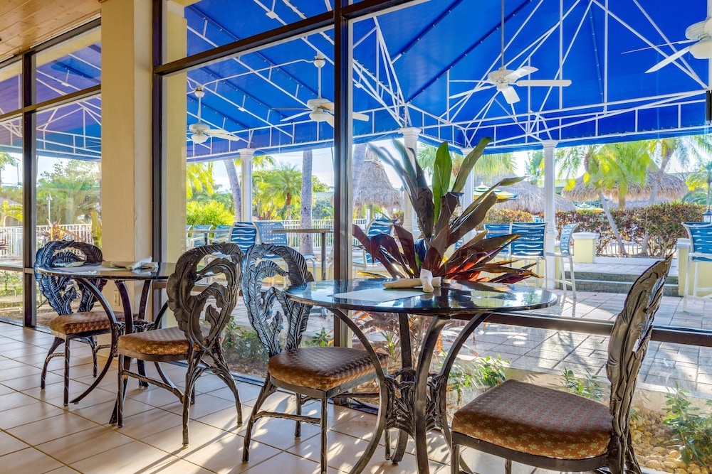 Holiday Inn Key Largo by IHG — Restaurant & bars in Key Largo, Florida