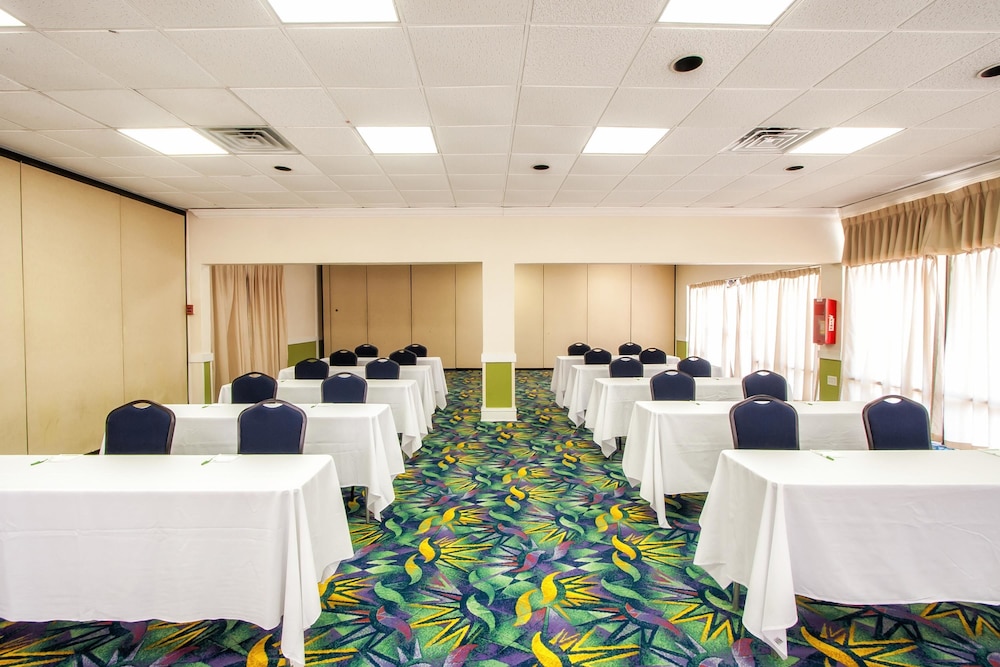 Holiday Inn Key Largo by IHG — Hotel building in Key Largo, Florida