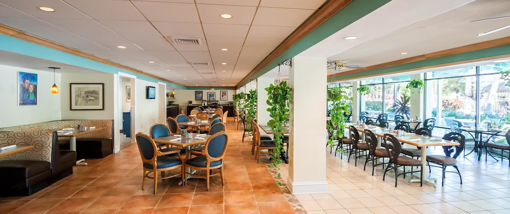 Holiday Inn Key Largo by IHG — Restaurant & bars in Key Largo, Florida