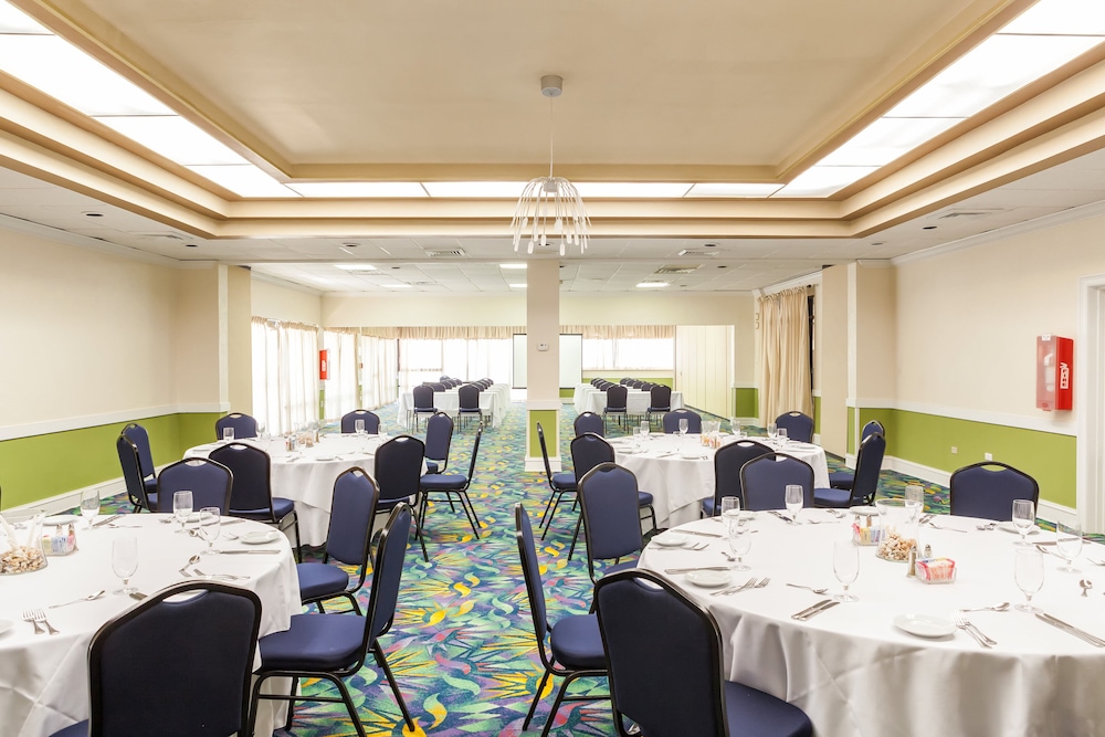 Holiday Inn Key Largo by IHG — Restaurant & bars in Key Largo, Florida