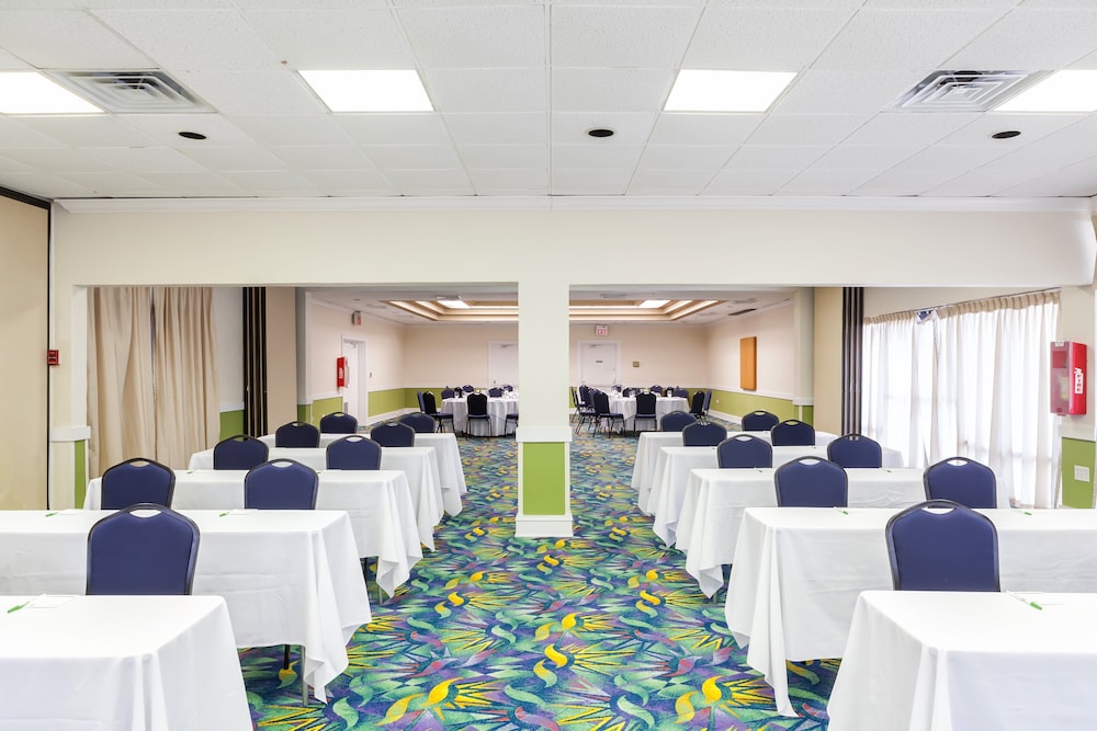Holiday Inn Key Largo by IHG — Restaurant & bars in Key Largo, Florida