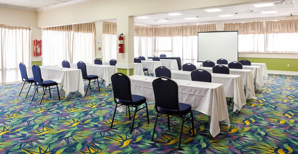 Holiday Inn Key Largo by IHG — Hotel building in Key Largo, Florida