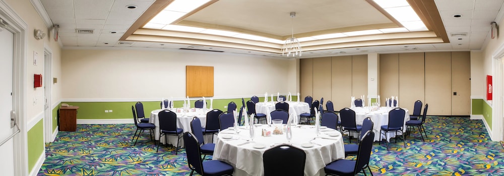 Holiday Inn Key Largo by IHG — Restaurant & bars in Key Largo, Florida