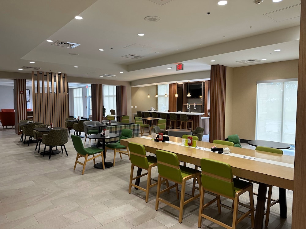 Holiday Inn Daytona Beach LPGA Boulevard by IHG — Restaurant & bars in Daytona Beach, Florida