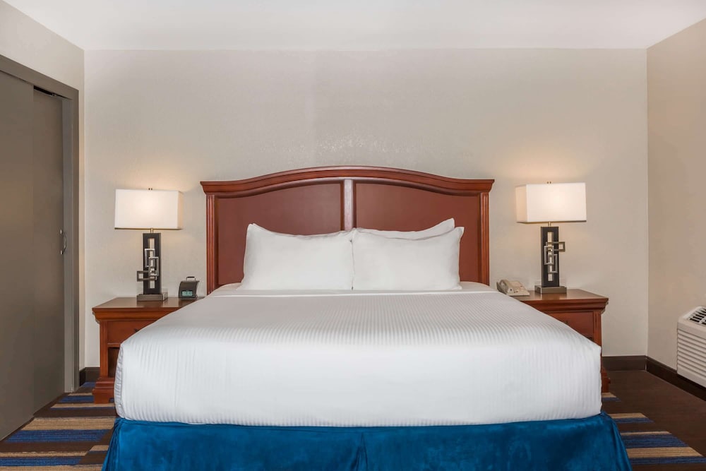 Wyndham New Orleans - French Quarter — Hotel rooms in New Orleans, Louisiana