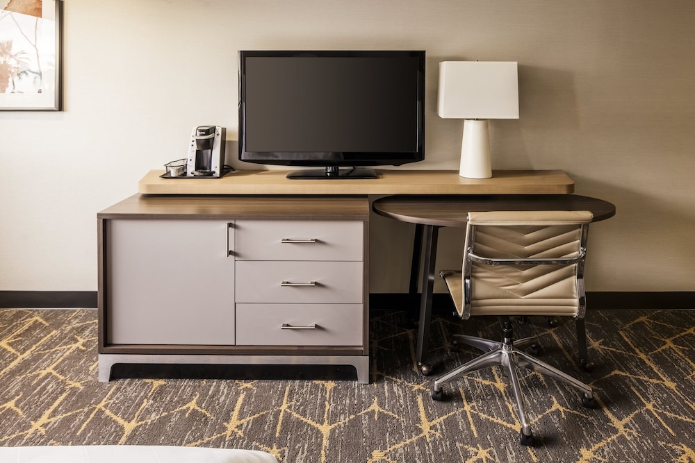 Holiday Inn Santa Ana-Orange Co. Arpt by IHG — Hotel rooms in Santa Ana, California