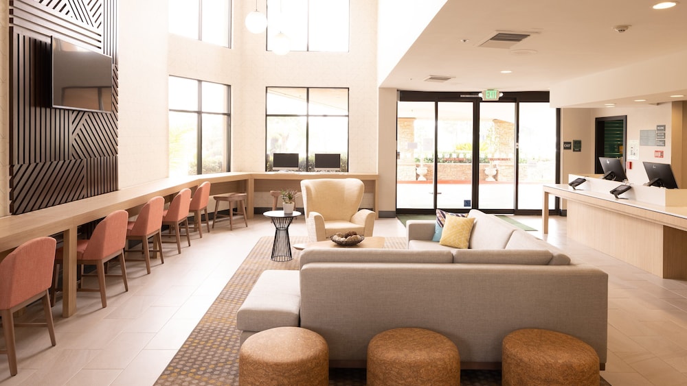 Holiday Inn Santa Ana-Orange Co. Arpt by IHG — Hotel building in Santa Ana, California