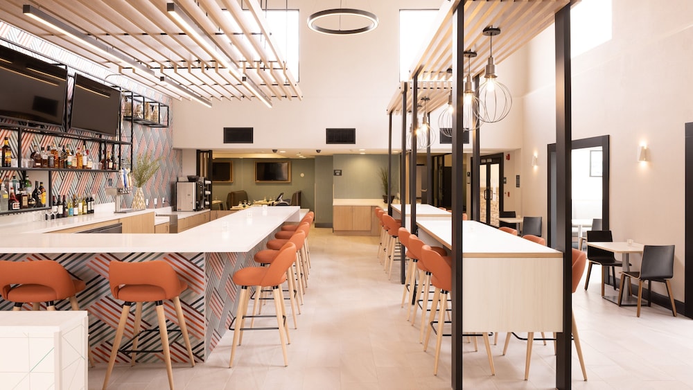 Holiday Inn Santa Ana-Orange Co. Arpt by IHG — Restaurant & bars in Santa Ana, California