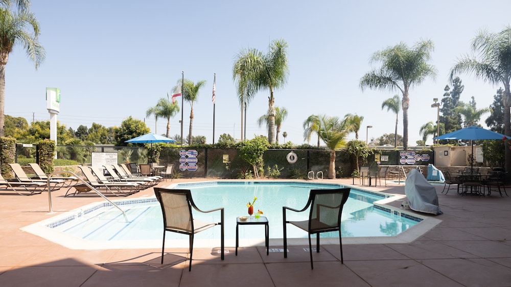 Holiday Inn Santa Ana-Orange Co. Arpt by IHG — Swimming pool in Santa Ana, California