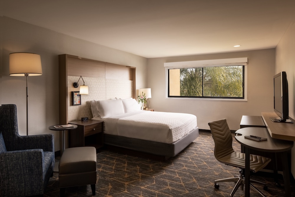 Holiday Inn Santa Ana-Orange Co. Arpt by IHG — Hotel rooms in Santa Ana, California