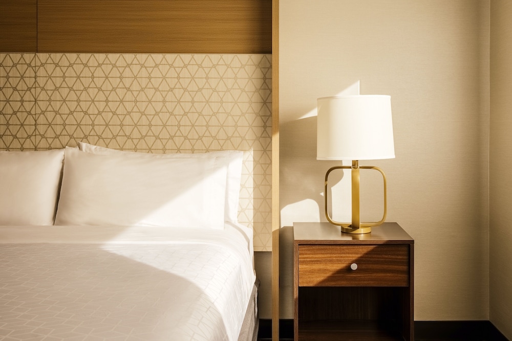 Holiday Inn Santa Ana-Orange Co. Arpt by IHG — Hotel rooms in Santa Ana, California
