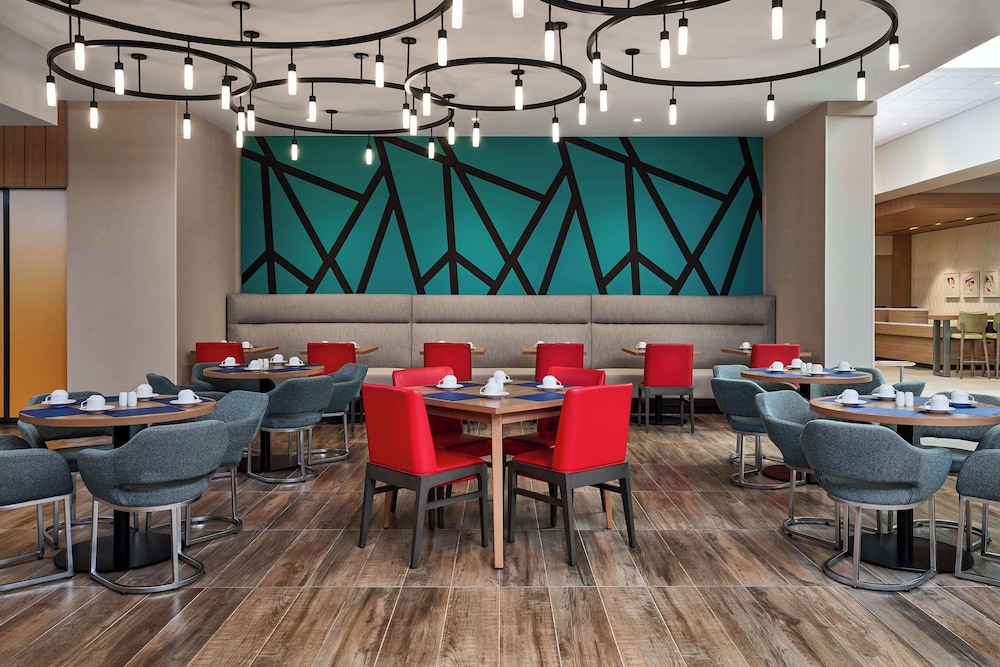 Hilton Garden Inn Tewksbury Andover — Restaurant & bars in Tewksbury, Massachusetts