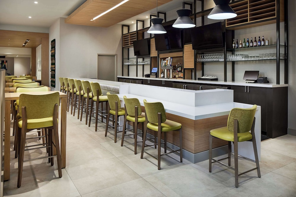 Hilton Garden Inn Tewksbury Andover — Restaurant & bars in Tewksbury, Massachusetts