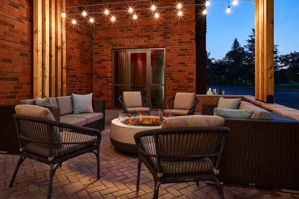 Hilton Garden Inn Tewksbury Andover — Restaurant & bars in Tewksbury, Massachusetts