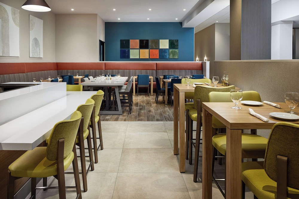 Hilton Garden Inn Tewksbury Andover — Restaurant & bars in Tewksbury, Massachusetts