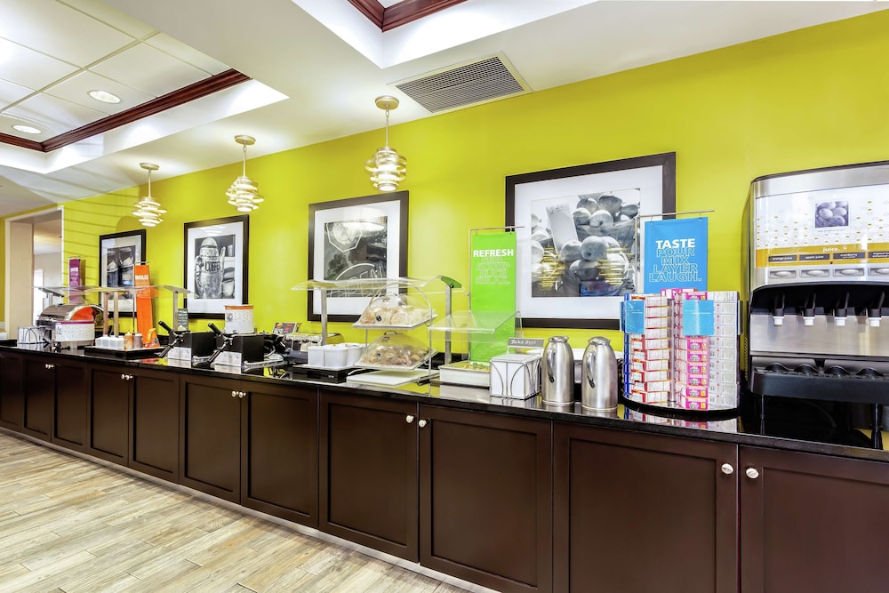 Hampton Inn Amelia Island at Fernandina Beach — Restaurant & bars in Amelia Island, Florida