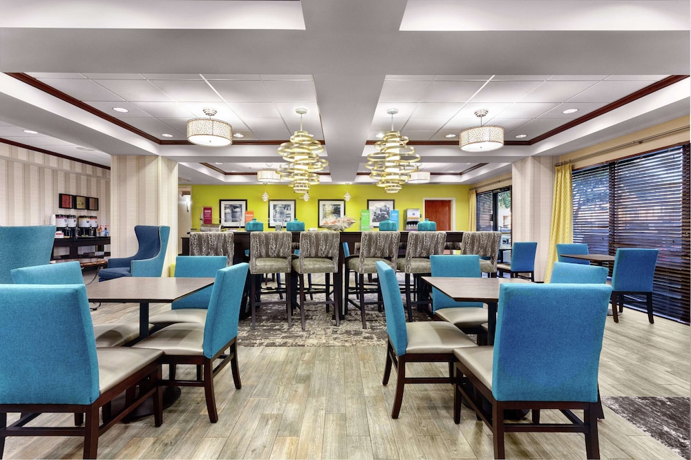 Hampton Inn Amelia Island at Fernandina Beach — Restaurant & bars in Amelia Island, Florida