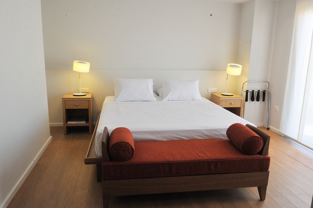 E Hotel Spa & Resort Cyprus — Hotel rooms in Perivolia, Larnaca Region
