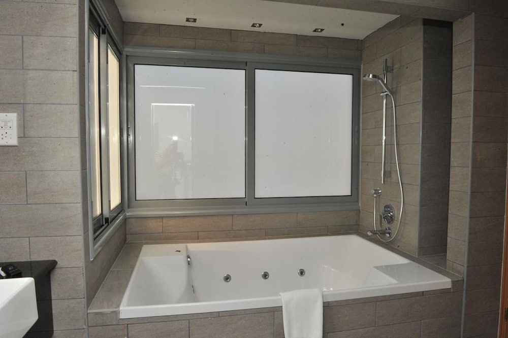 E Hotel Spa & Resort Cyprus — Hotel rooms in Perivolia, Larnaca Region