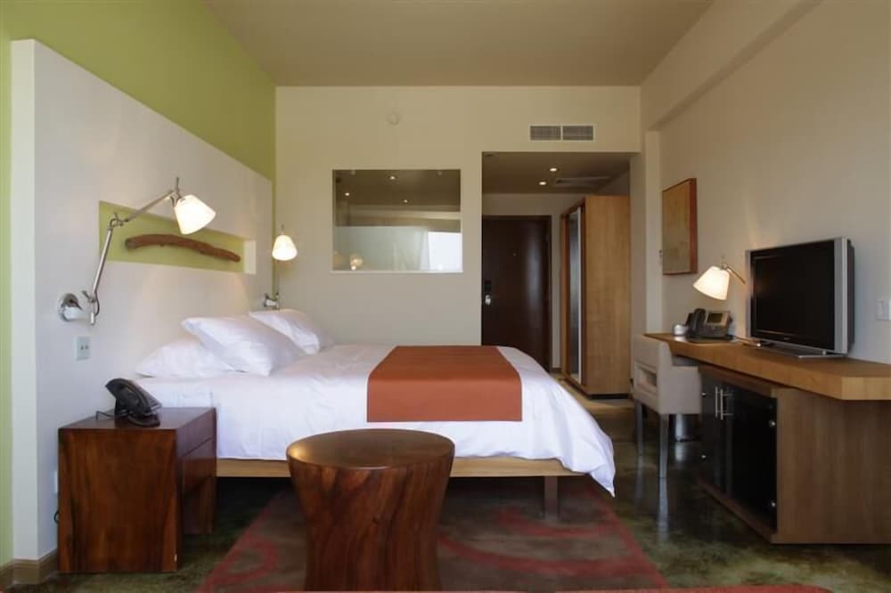 E Hotel Spa & Resort Cyprus — Hotel rooms in Perivolia, Larnaca Region