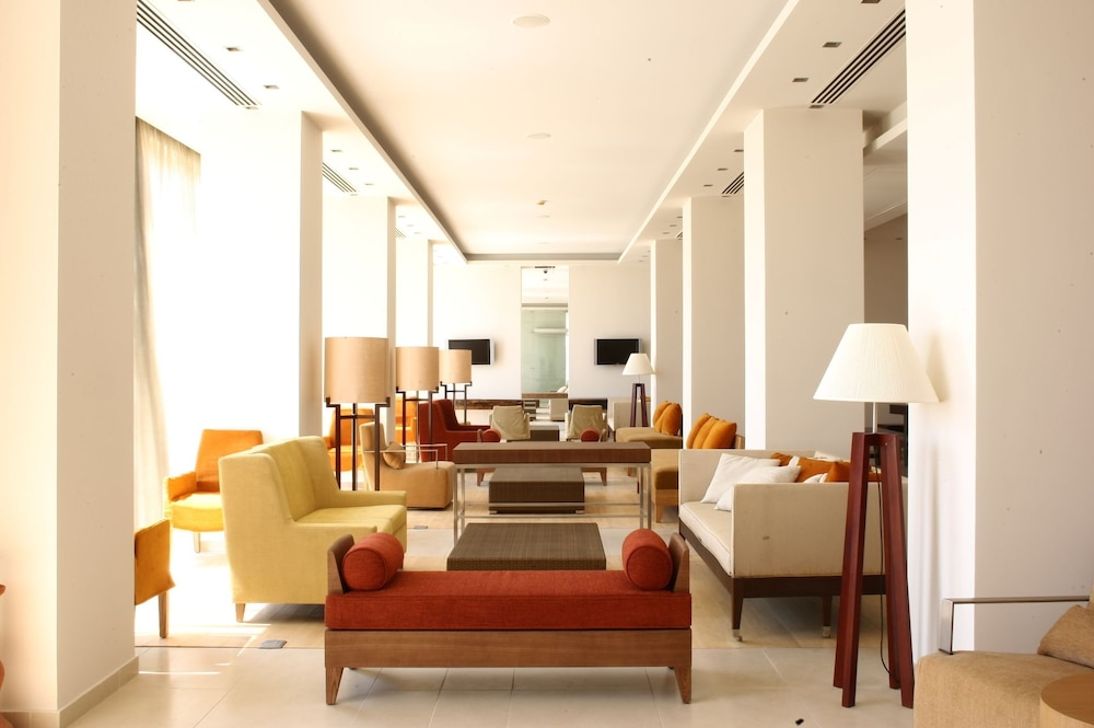 E Hotel Spa & Resort Cyprus — Hotel building in Perivolia, Larnaca Region