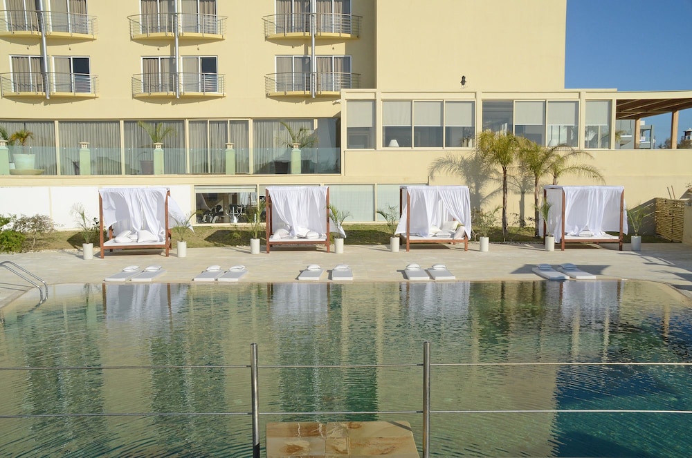 E Hotel Spa & Resort Cyprus — Swimming pool in Perivolia, Larnaca Region