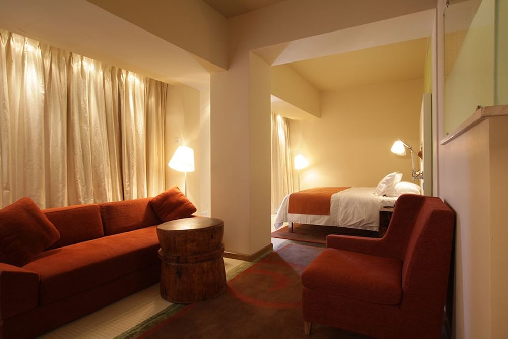 E Hotel Spa & Resort Cyprus — Hotel rooms in Perivolia, Larnaca Region