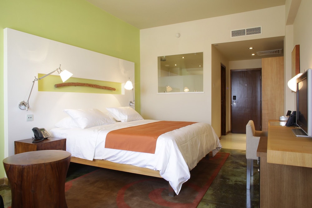E Hotel Spa & Resort Cyprus — Hotel rooms in Perivolia, Larnaca Region