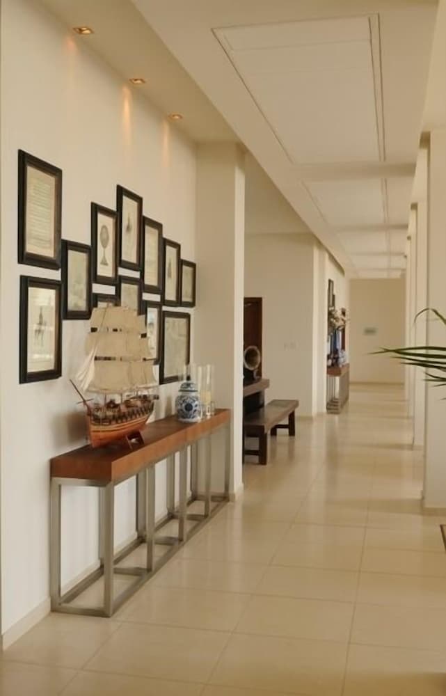 E Hotel Spa & Resort Cyprus — Hotel building in Perivolia, Larnaca Region