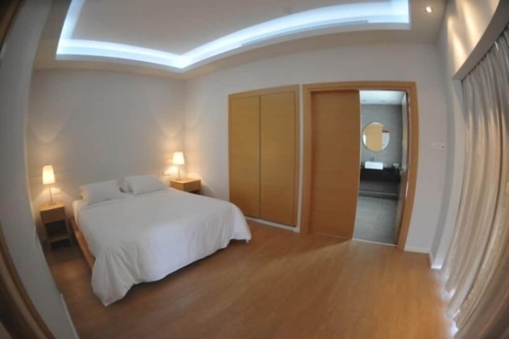 E Hotel Spa & Resort Cyprus — Hotel rooms in Perivolia, Larnaca Region