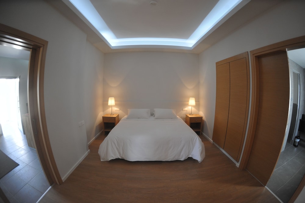 E Hotel Spa & Resort Cyprus — Hotel rooms in Perivolia, Larnaca Region