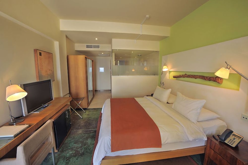 E Hotel Spa & Resort Cyprus — Hotel rooms in Perivolia, Larnaca Region