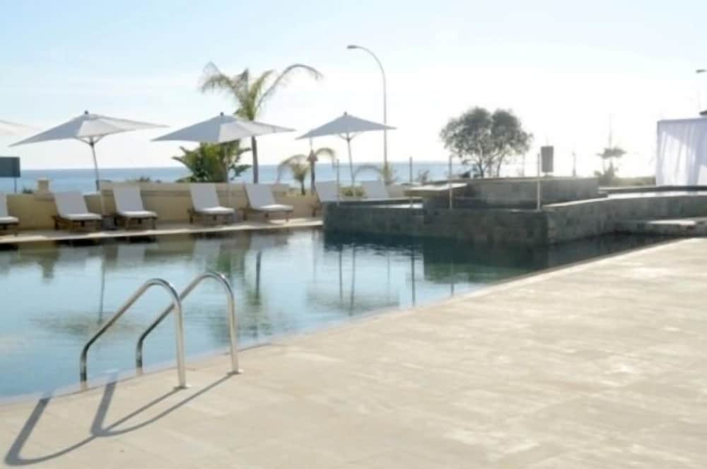 E Hotel Spa & Resort Cyprus — Swimming pool in Perivolia, Larnaca Region