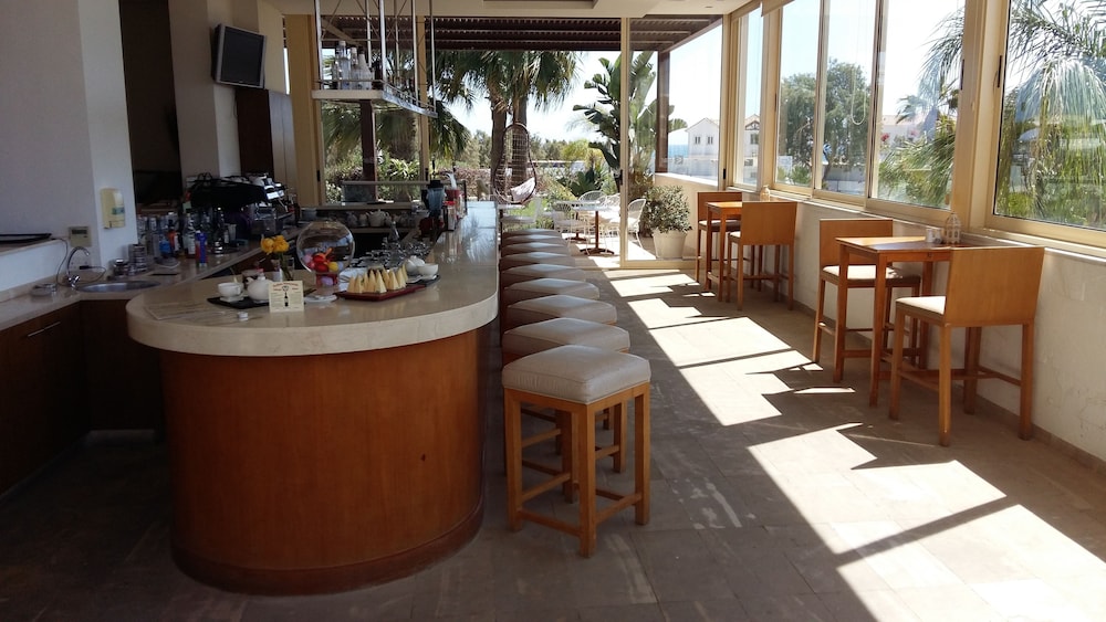 E Hotel Spa & Resort Cyprus — Restaurant & bars in Perivolia, Larnaca Region