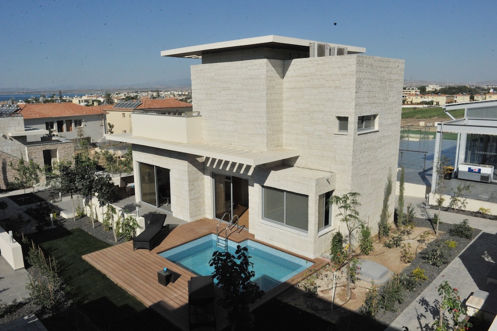 E Hotel Spa & Resort Cyprus — Hotel building in Perivolia, Larnaca Region