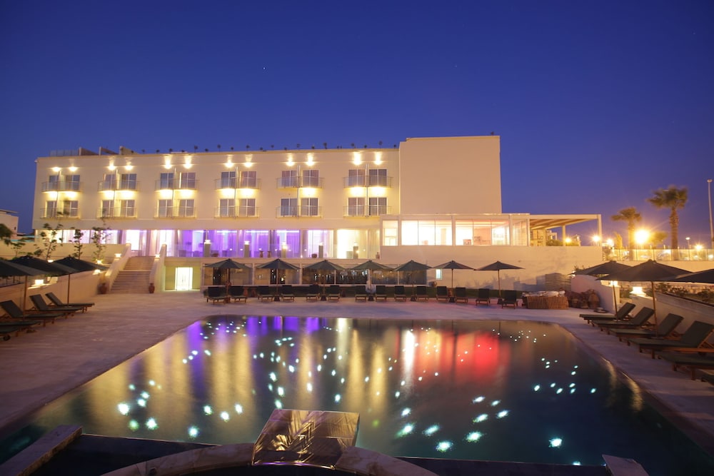 E Hotel Spa & Resort Cyprus — Hotel building in Perivolia, Larnaca Region
