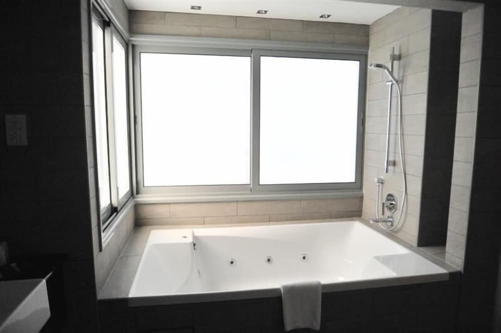 E Hotel Spa & Resort Cyprus — Hotel rooms in Perivolia, Larnaca Region