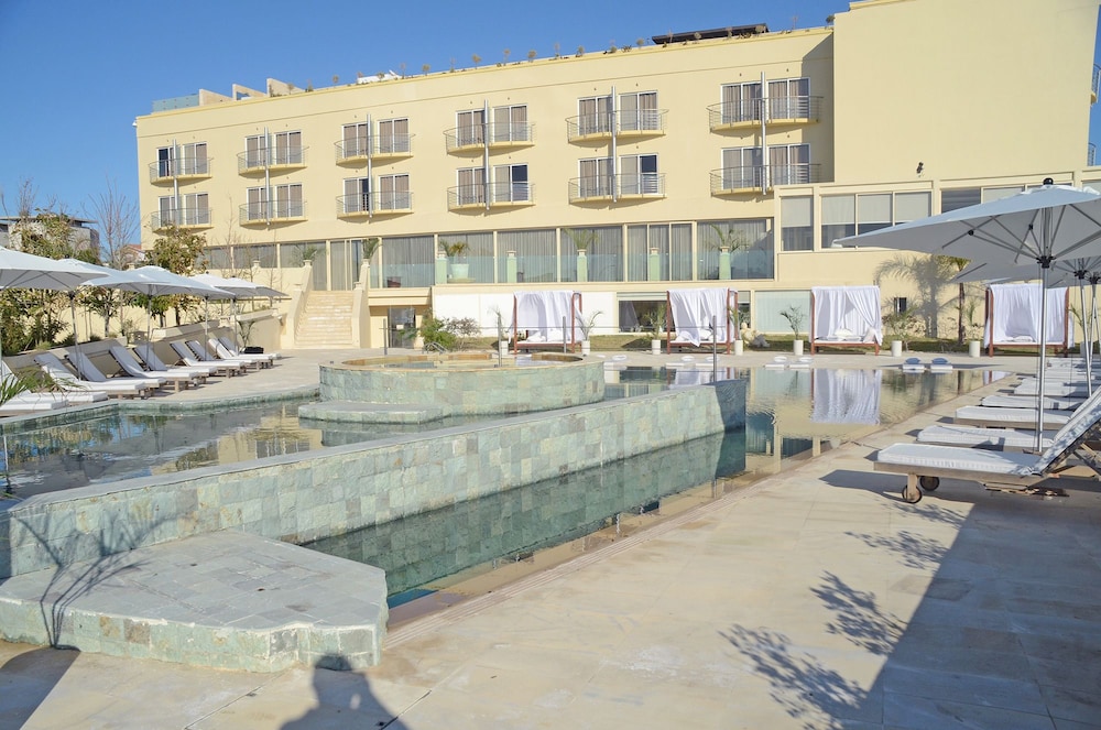 E Hotel Spa & Resort Cyprus — Swimming pool in Perivolia, Larnaca Region