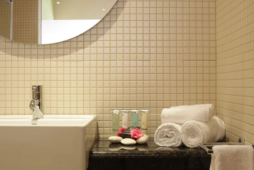 E Hotel Spa & Resort Cyprus — Hotel rooms in Perivolia, Larnaca Region