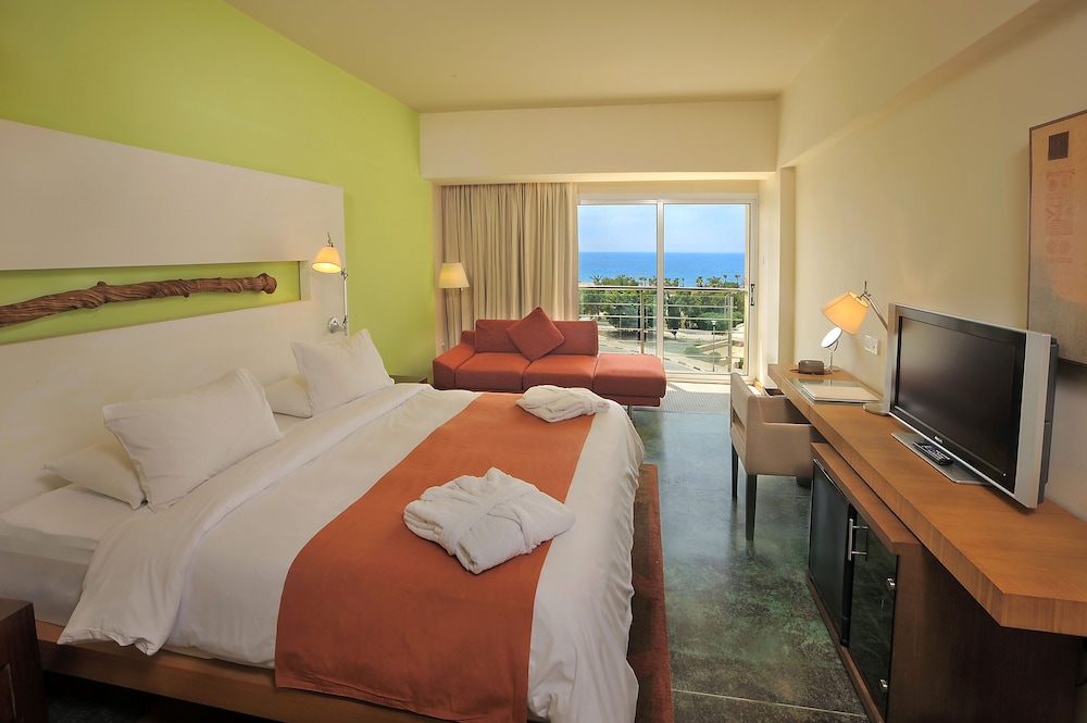 E Hotel Spa & Resort Cyprus — Hotel rooms in Perivolia, Larnaca Region