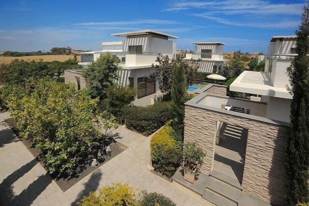 E Hotel Spa & Resort Cyprus — Hotel building in Perivolia, Larnaca Region