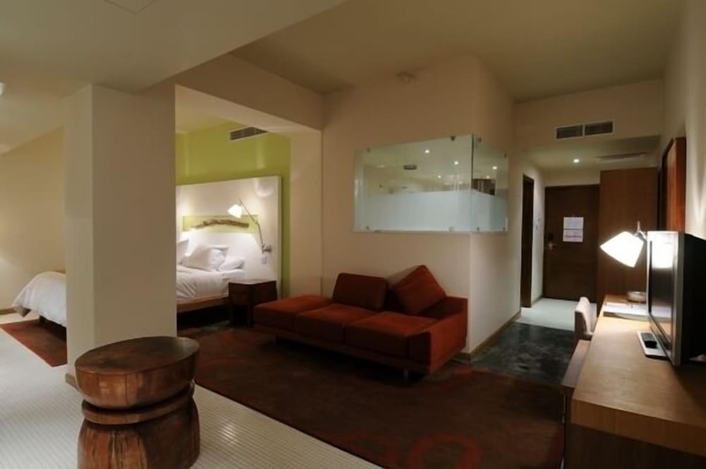 E Hotel Spa & Resort Cyprus — Hotel rooms in Perivolia, Larnaca Region