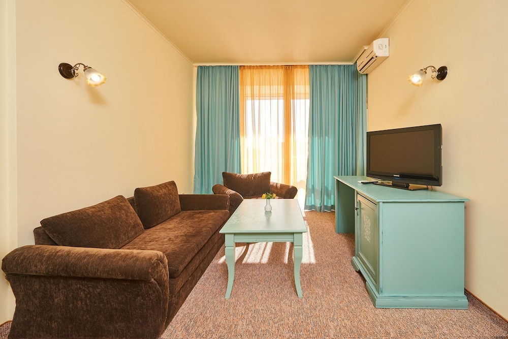 Hotel Festa Pomorie Resort — Hotel rooms in Pomorie, Burgas Region