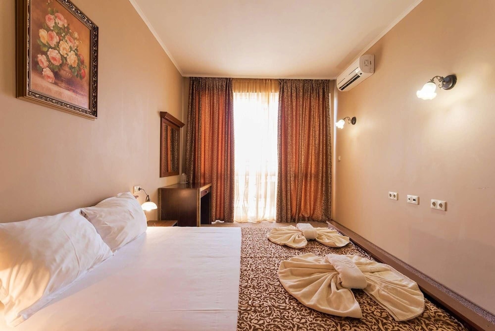 Hotel Festa Pomorie Resort — Hotel rooms in Pomorie, Burgas Region