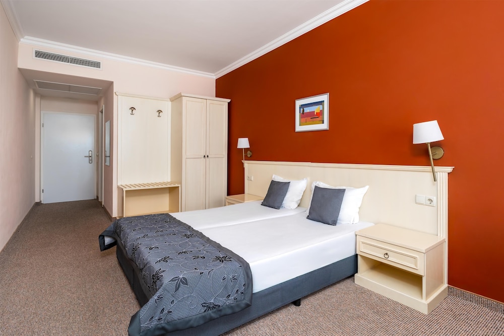 Hotel Festa Pomorie Resort — Hotel rooms in Pomorie, Burgas Region
