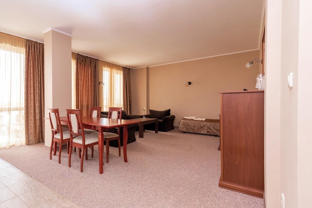 Hotel Festa Pomorie Resort — Hotel rooms in Pomorie, Burgas Region