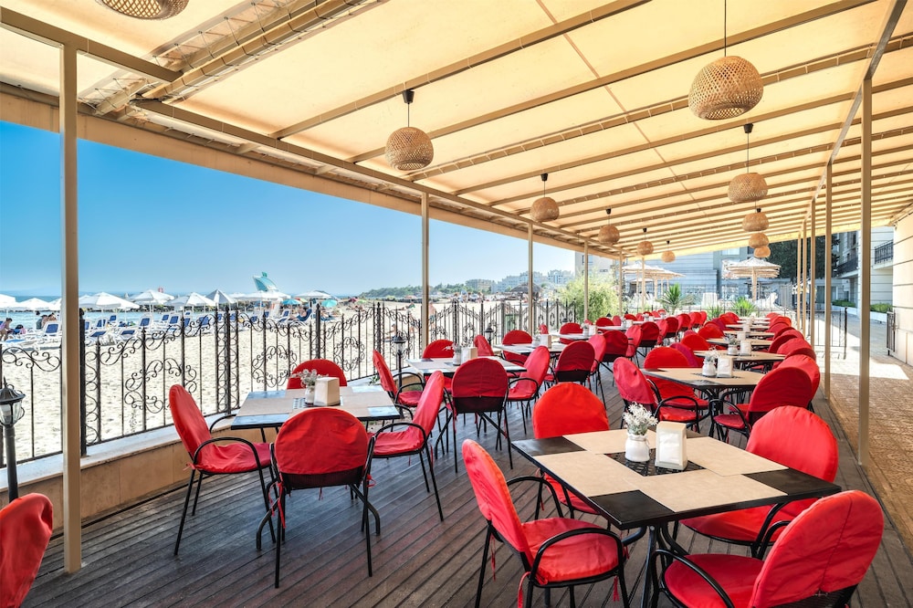 Hotel Festa Pomorie Resort — Restaurant & bars in Pomorie, Burgas Region