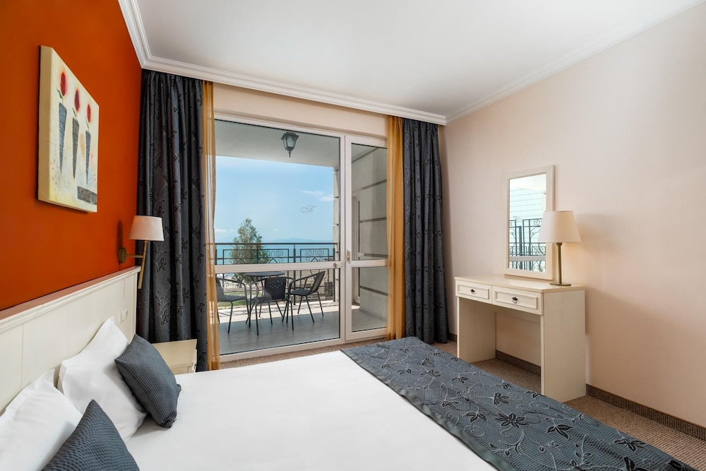 Hotel Festa Pomorie Resort — Hotel rooms in Pomorie, Burgas Region